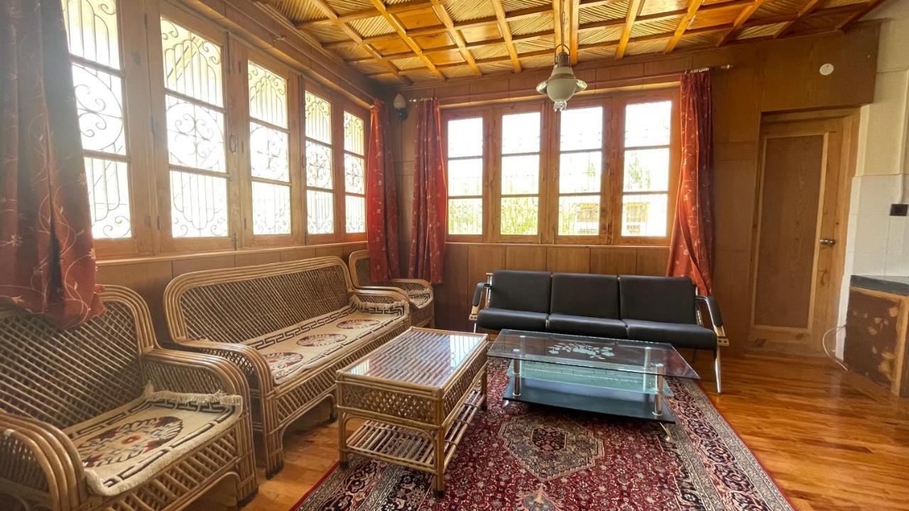 The Willow House Leh Bagian luar foto